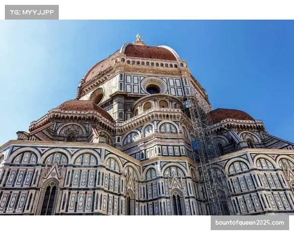 特写镜头：第70分钟大规模换人后，佛罗伦萨突然提速扭转战局